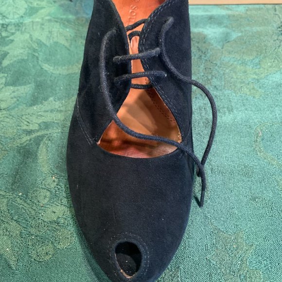 GENTLE SOULS Peek-a-Boo Toe Black Suede - Picture 5 of 7